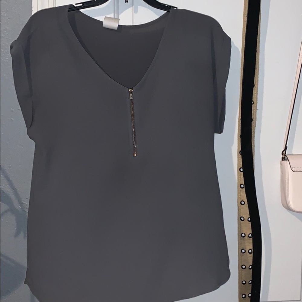 Grey blouse with zipper